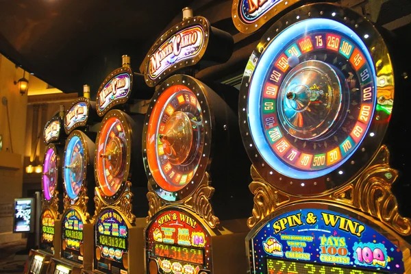 belut jp platform interface showing casino tables and sportsbook